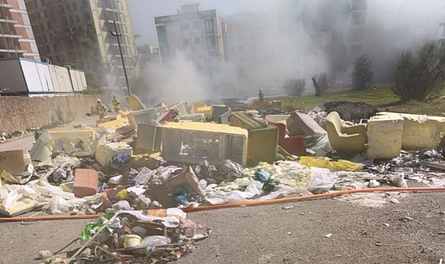 Karşıyaka Örnekköy'de Kablo ve Hurda Yangınına Hızlı Müdahale