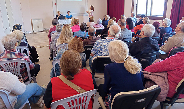 Konak'ın İleri Yaş Merkezi'nde Seminerler Devam Ediyor