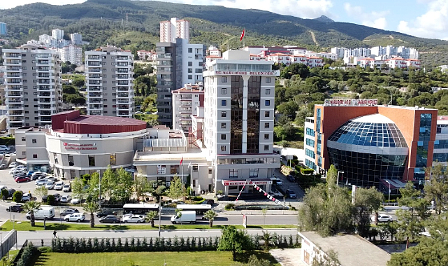 Narlıdere Belediyesi'nden İhtiyacı Olan Öğrencilere Çanta ve Kırtasiye Seti