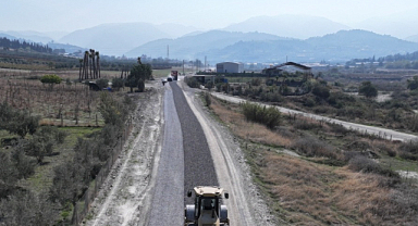Turgutlu'daki 10 Kilometrelik Sathi Kaplama Çalışmasını Tamamladı