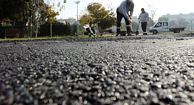 Karşıyaka'da Yol Bakım Çalışmaları Devam Ediyor