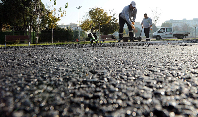 Karşıyaka'da Yol Bakım Çalışmaları Devam Ediyor