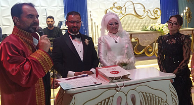 Torbalı'nın Tanınan Simalarından Şükrü Şen, Gamze Alp ile Hayatını Birleştirdi