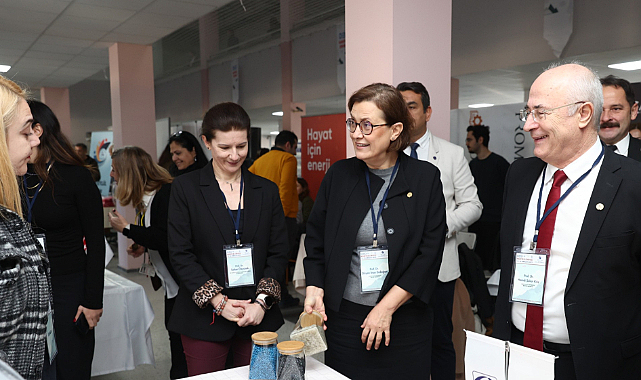 50 Firma Temsilcisi DEÜ'lü Öğrencilerle Bir Araya Geldi