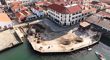 Ayvalık'ta 'Tarihi Gümrük Meydanı' Çalışmaları Sürüyor