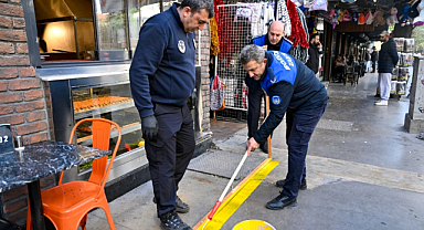 Bornova Küçükpark'ta Yaya Alanları Çizgilerle Netleştirildi