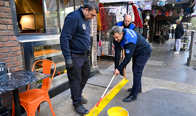Bornova Küçükpark'ta Yaya Alanları Çizgilerle Netleştirildi