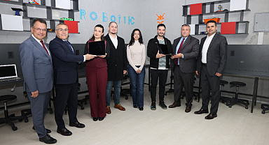 Okul-Sanayi İş Birliğinde Okullara Bilgisayar Yardımı