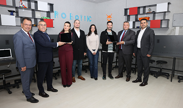 Okul-Sanayi İş Birliğinde Okullara Bilgisayar Yardımı
