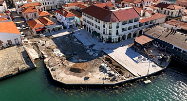 Ayvalık Tarihi Gümrük Meydanı'nda Çalışmaların Sonuna Geliniyor