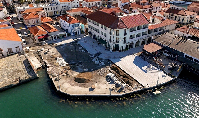 Ayvalık Tarihi Gümrük Meydanı'nda Çalışmaların Sonuna Geliniyor