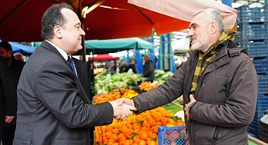 Dutlulu Perşembe Pazarı'nda Esnafla Bir Araya Geldi