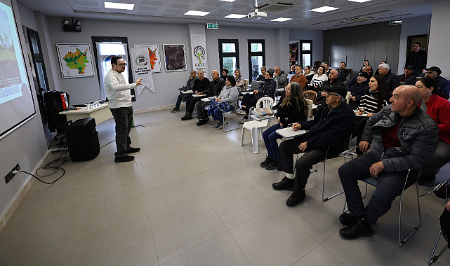 Efes Selçuk'ta Zeytin Budama Eğitimi Verildi