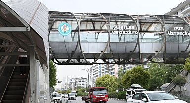 Motosikletle Yürüyen Merdivene Girilmeye Çalışılmış