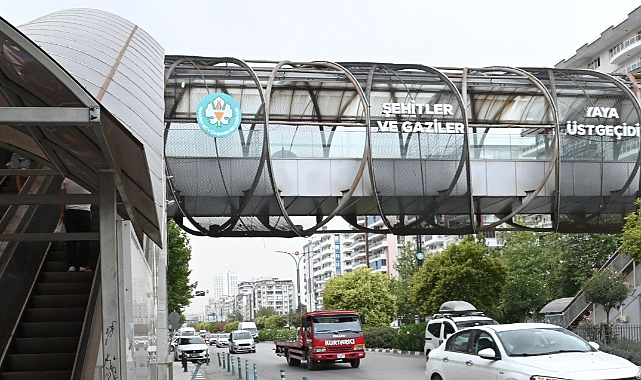 Motosikletle Yürüyen Merdivene Girilmeye Çalışılmış
