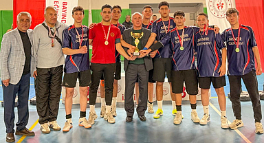 Bayındır'da Okul Sporları Gençler Erkek Futsal Ödül Töreni