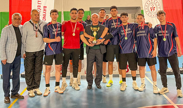 Bayındır'da Okul Sporları Gençler Erkek Futsal Ödül Töreni