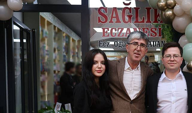 Bayındır'daki Sağlık Eczanesi'nin Açılışında Duygulu Anlar
