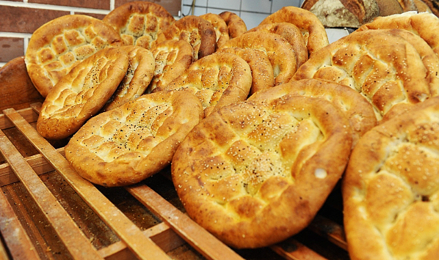 Karşıyaka'da 'Askıda Pide' Kampanyası Başladı