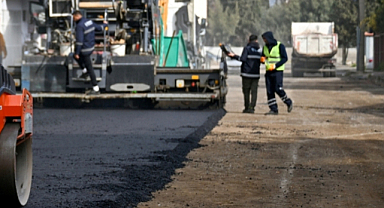 Bornova'da Yol Yenileme Çalışmaları Sürüyor