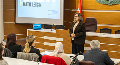 Bornova'da Muhtarlar İçin 'Dijital Dönüşüm' Eğitimi