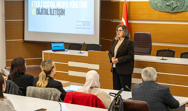 Bornova'da Muhtarlar İçin 'Dijital Dönüşüm' Eğitimi