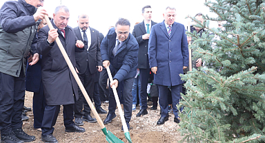 Bornova'da Orman Haftası'nda Fidanlar Toprakla Buluştu