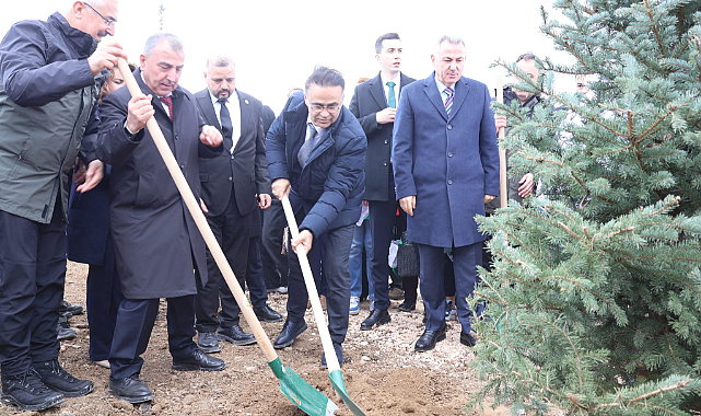 Bornova'da Orman Haftası'nda Fidanlar Toprakla Buluştu