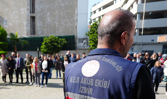 İzmir İl Millî Eğitim Müdürlüğü'nde 'Deprem Tahliye' Tatbikatı
