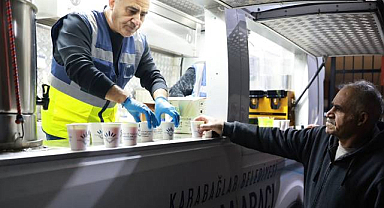 Karabağlar'da Teravih Sonrası Ramazan Şerbeti İkramı