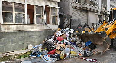 Karabağlar'daki Çöp Ev Tamamen Temizlendi