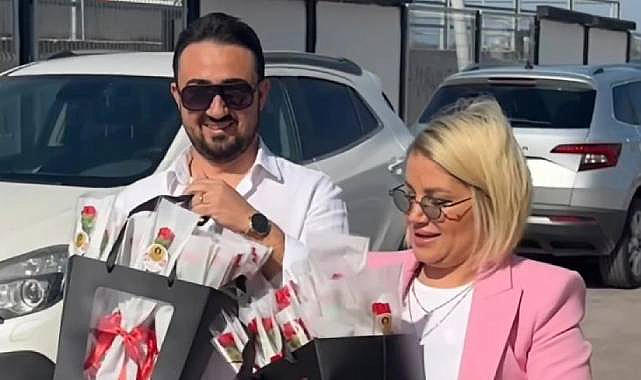 SİPKİ-DER Ege Bölge Başkanı Yunus Akın Eşiyle 8 Mart'ta Karanfil Dağıttı