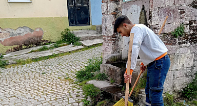 Ayvalık'ta Temizlik Çalışmaları Sürüyor