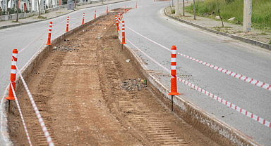 Bornova'daki Varyant Yolsa Refüj Çalışması