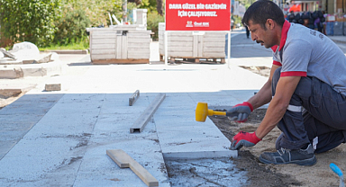 Gaziemir'de 32 Bin 191 Metrekarelik Alandaki Yol ve Kaldırımlar Yenilendi