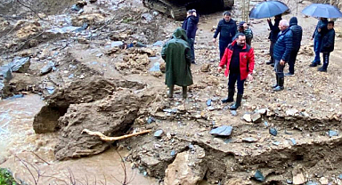 Ödemiş Belediyesi Ekipleri Yağışlı Mevsim Sonrası 7 Bölgede Sahada