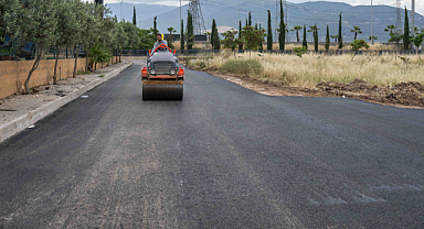 Bornova'da Asfaltlama Devam Ediyor