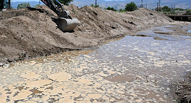 Alaşehir'de Zeytinçayı Deresi Temizlendi