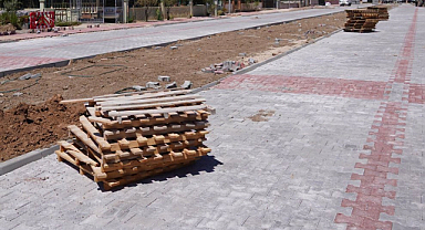 Ayvalık'ta Yol Çalışmaları Sürüyor