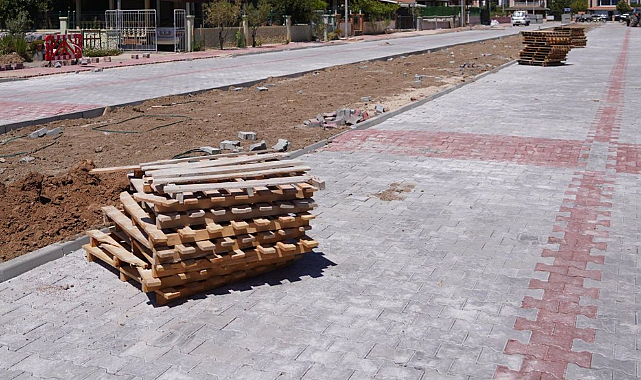 Ayvalık'ta Yol Çalışmaları Sürüyor