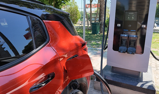 Bayraklı'da 10 Noktaya 20 Elektrikli Araç Şarj İstasyonu