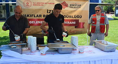 Ege Üniversitesi'nde Aşure İkramı Yapıldı