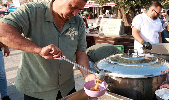 Foça Belediyesi'nden Muharrem Ayında Aşure İkramı