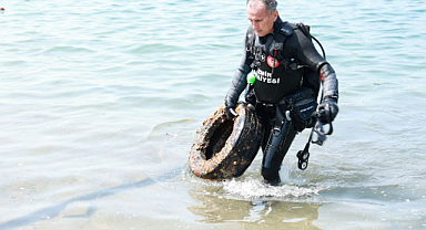 Foça'da Kapsamlı Deniz ve Kıyı Temizliği