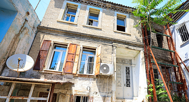 Konak'ta İki Tarihi Bina İçin Yeni Restorasyon Kararı