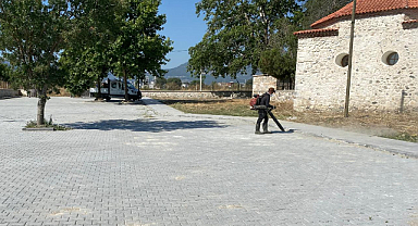 Manisa Büyükşehir'den Karacaahmet Türbesi'nde Temizlik Çalışması