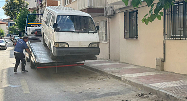 Manisa'da Görüntü Kirliliği ve Risk Oluşturan Hurda Araçlar Kaldırılıyor