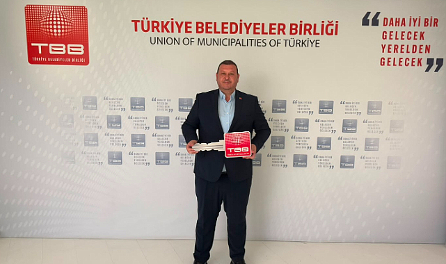 Menderes Belediyesi Araç Filosuna Yeni Bir İş Makinesi Eklendi