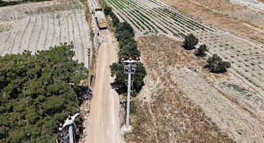 Urla Belediyesi Ekiplerinden Öz Kaynaklarıyla Yol Yenileme Çalışmaları