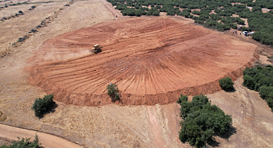 Yaklaşık 100 Metreye 100 Metre, Derinliği 2,5-3 Metre